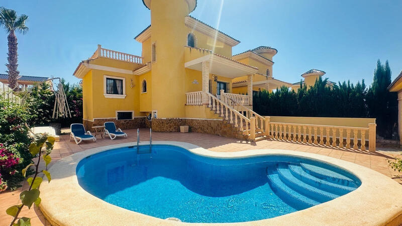 Villa til salg i Orihuela Costa, Alicante