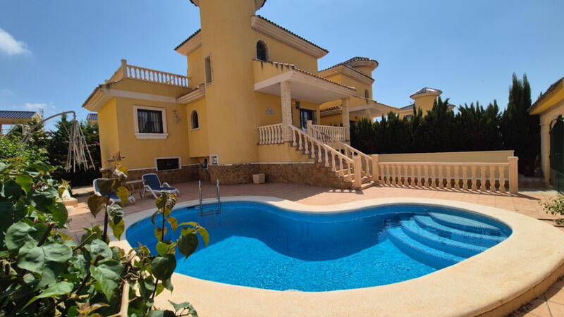 Villa til salgs i Orihuela, Alicante