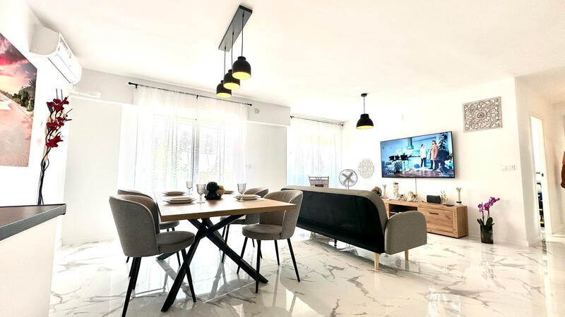 квартира продается в Torrevieja, Alicante