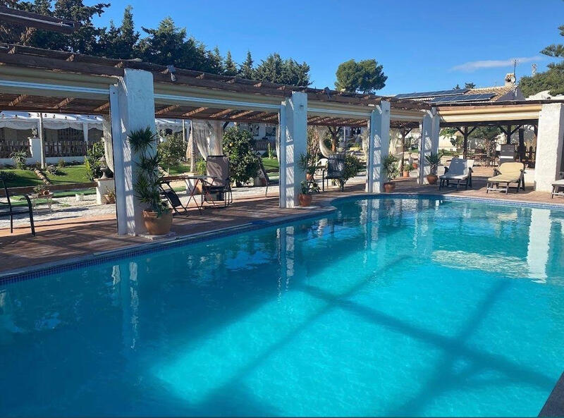 10 Cuarto Casa de Campo en venta