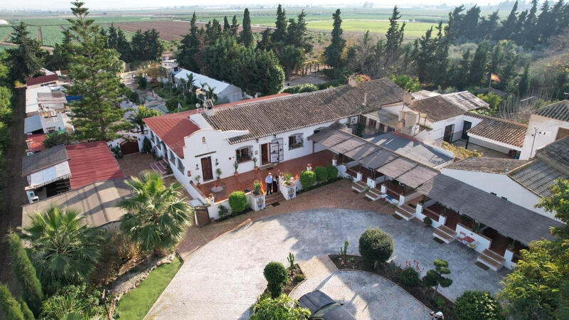 10 Cuarto Casa de Campo en venta