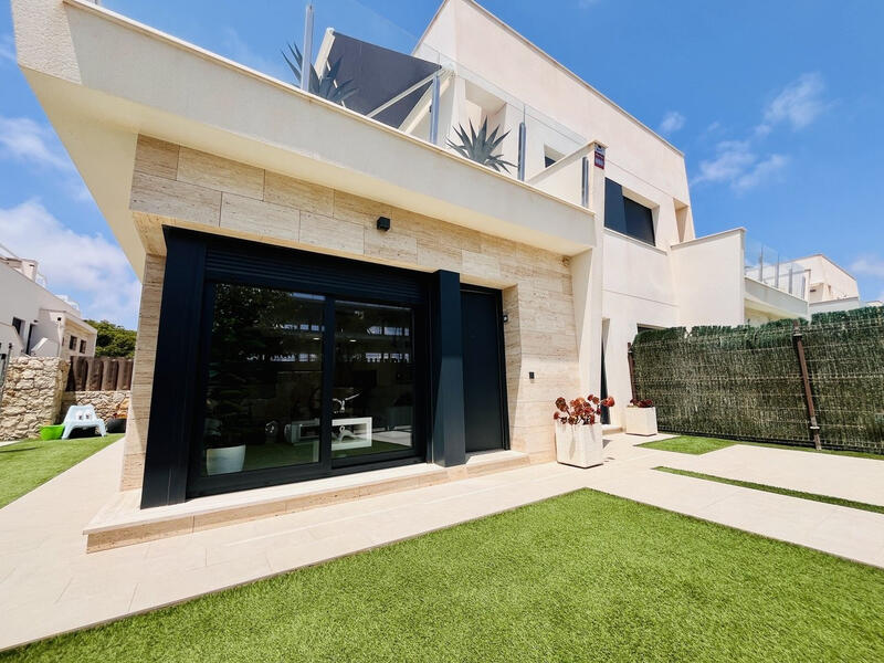 Villa en venta en Torre de la Horadada, Alicante