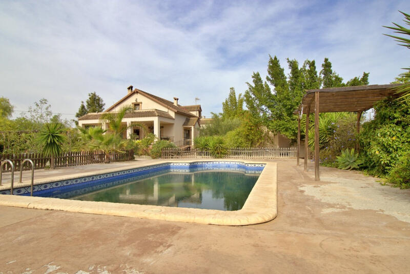 Villa à vendre dans Torrevieja, Alicante