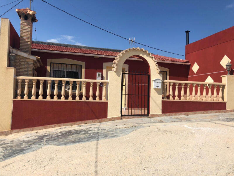 вилла продается в San Miguel de Salinas, Alicante
