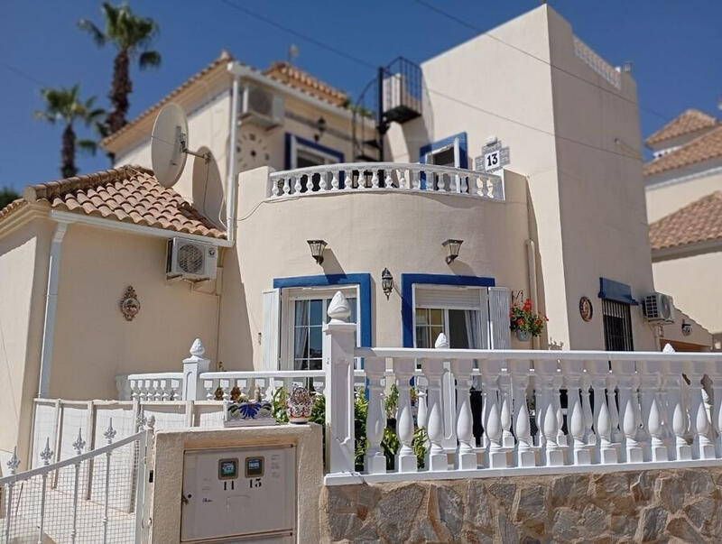Villa Te koop in Villamartin, Alicante