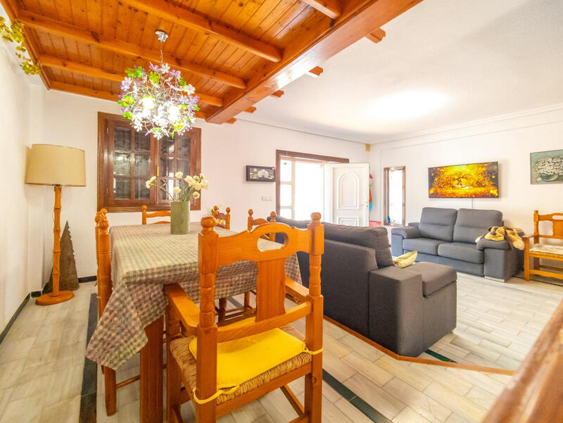 3 bedroom Townhouse for sale