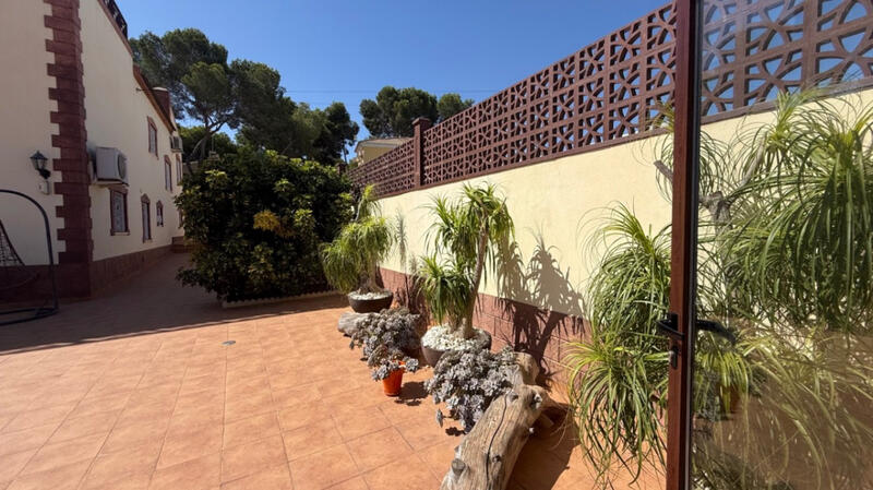 7 bedroom Villa for sale