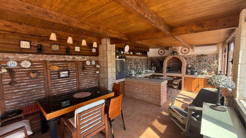 7 bedroom Villa for sale