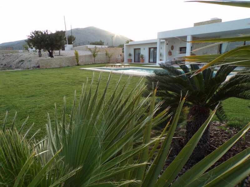 4 Cuarto Villa en venta
