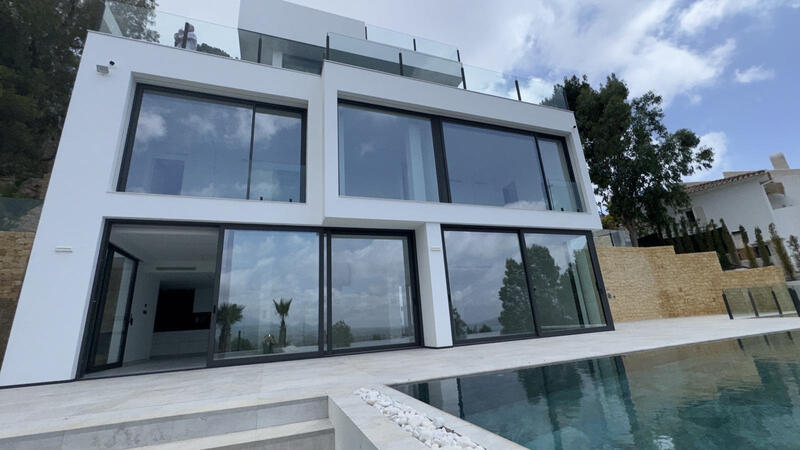 Villa for sale in Altea, Alicante