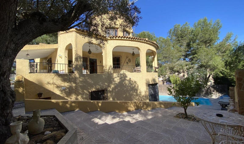 6 bedroom Villa for sale