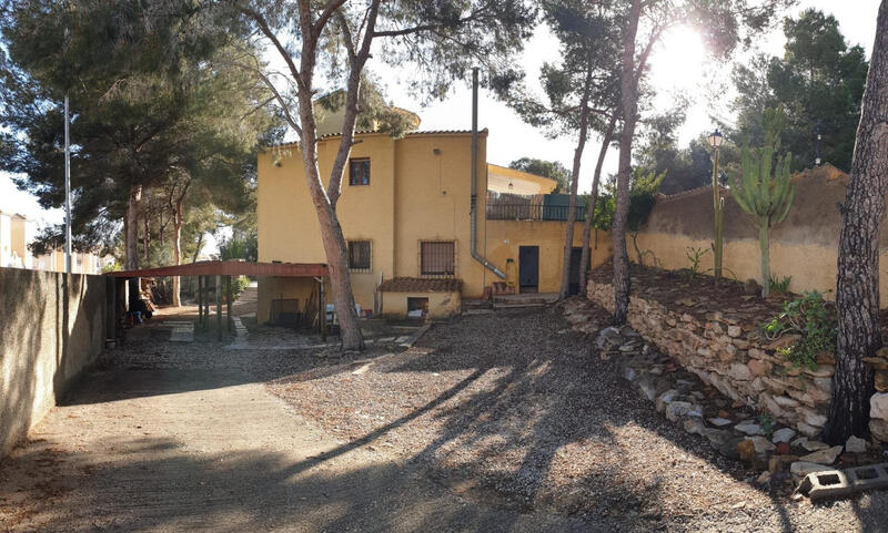 6 bedroom Villa for sale