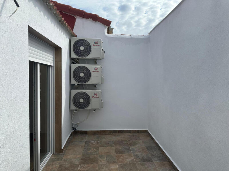 2 bedroom Townhouse for sale