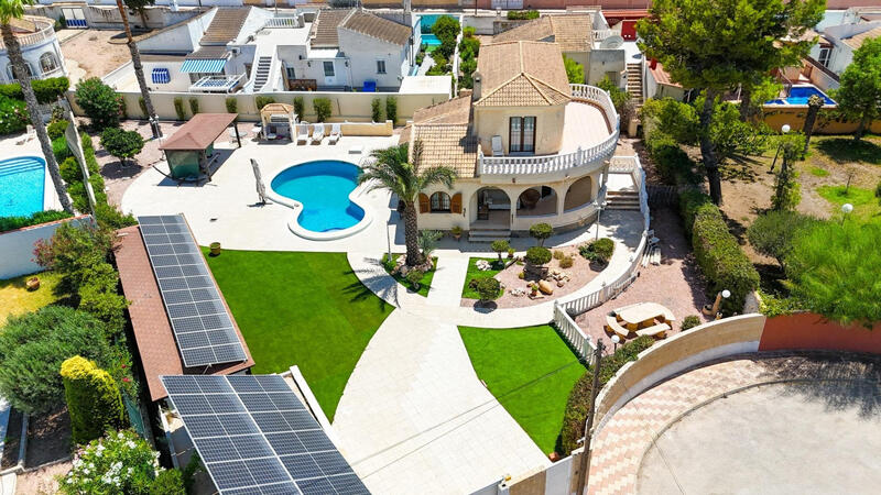Villa Te koop in Torrevieja, Alicante