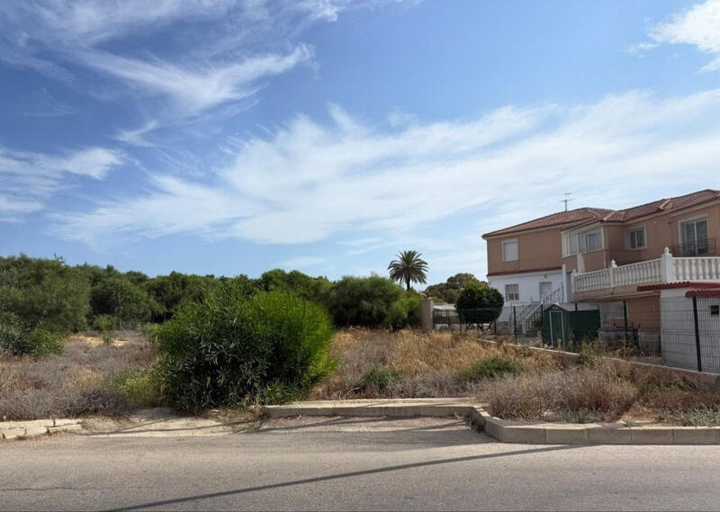 Terrenos en venta en Torrevieja, Alicante