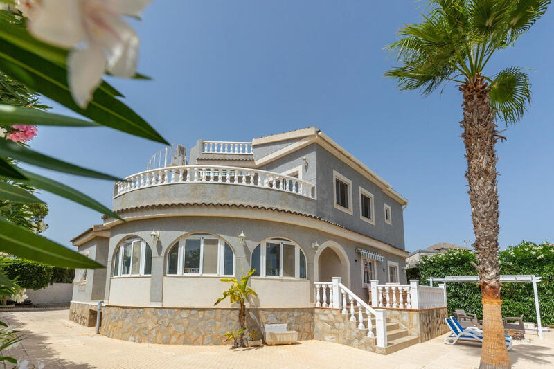 5 bedroom Villa for sale