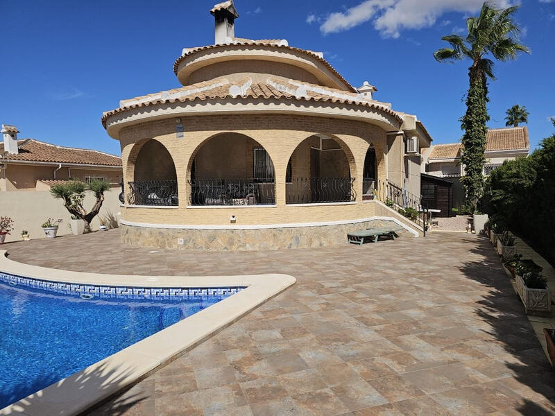 Villa for sale in Benijófar, Alicante