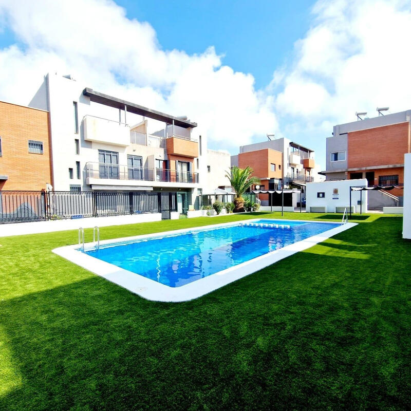 Villa en venta en Torrevieja, Alicante