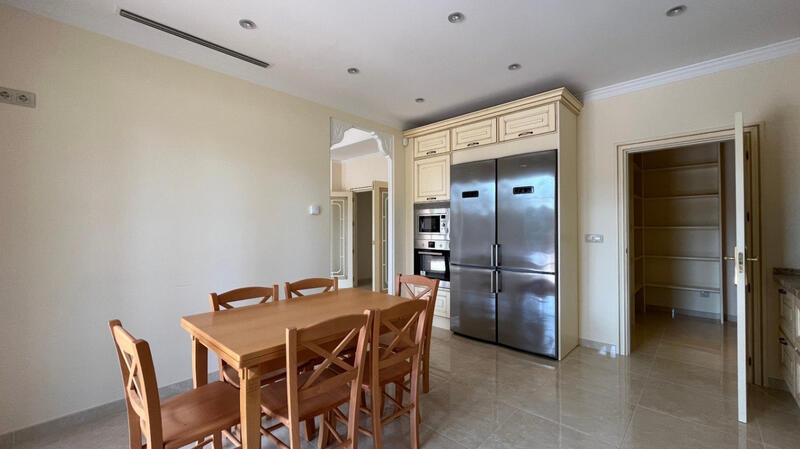 7 bedroom Villa for sale