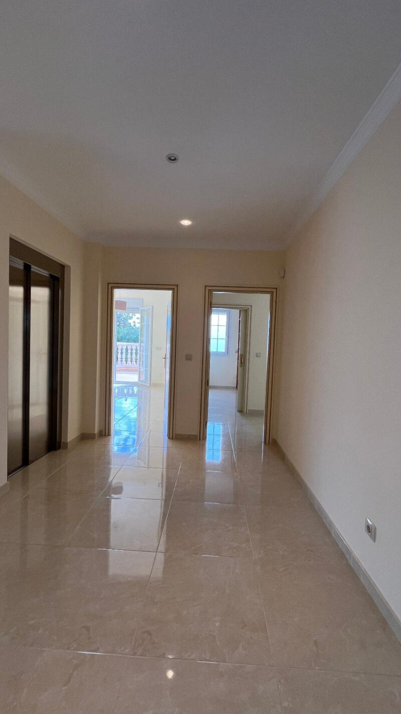 7 bedroom Villa for sale