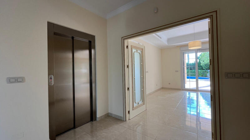 7 bedroom Villa for sale