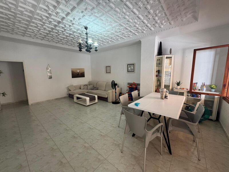 4 bedroom Apartment for sale