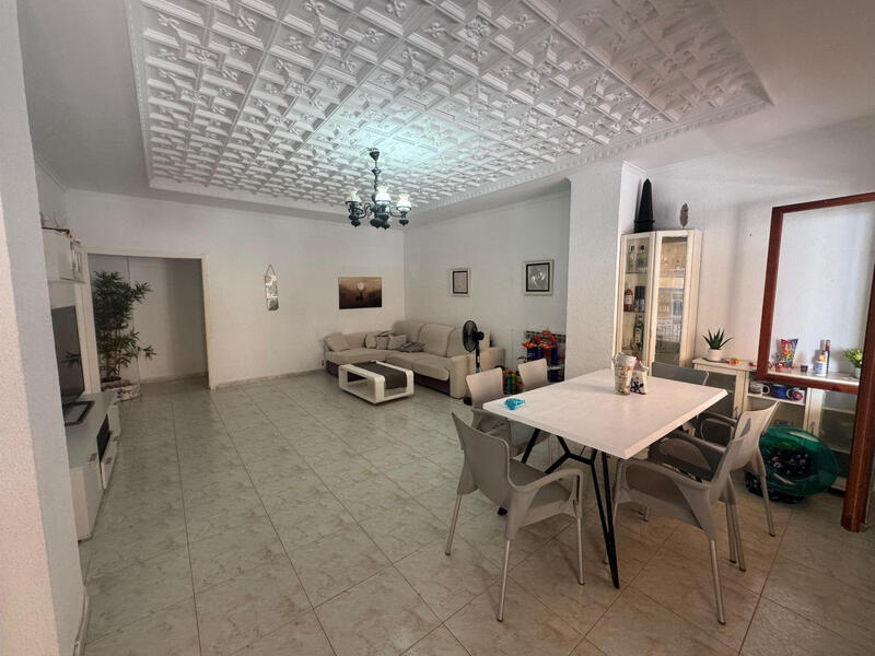 4 bedroom Apartment for sale