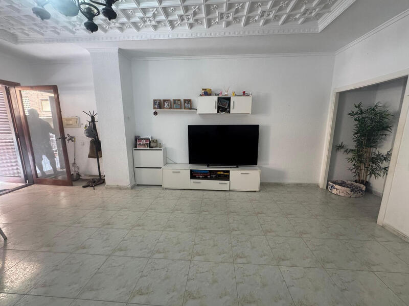 4 bedroom Apartment for sale