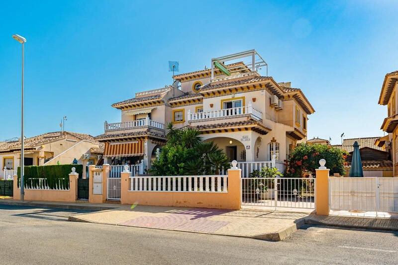 Duplex zu verkaufen in Cabo Roig, Alicante