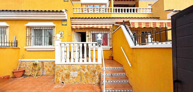 Rekkehus til salgs i Torrevieja, Alicante