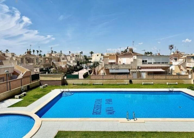 Villa à vendre dans Torrevieja, Alicante