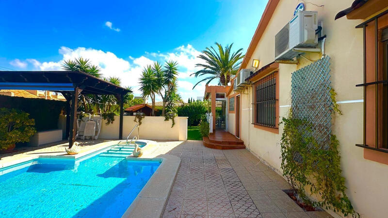 3 Cuarto Villa en venta
