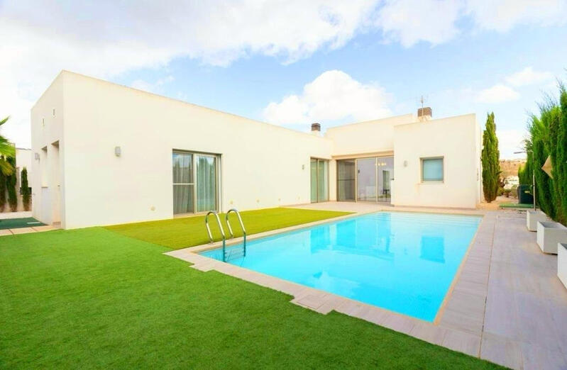 Villa Te koop in Benijófar, Alicante