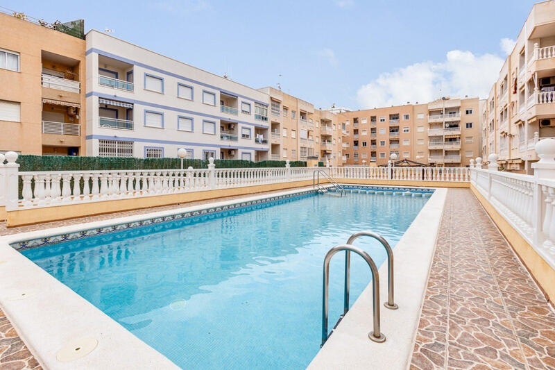 квартира продается в Torrevieja, Alicante
