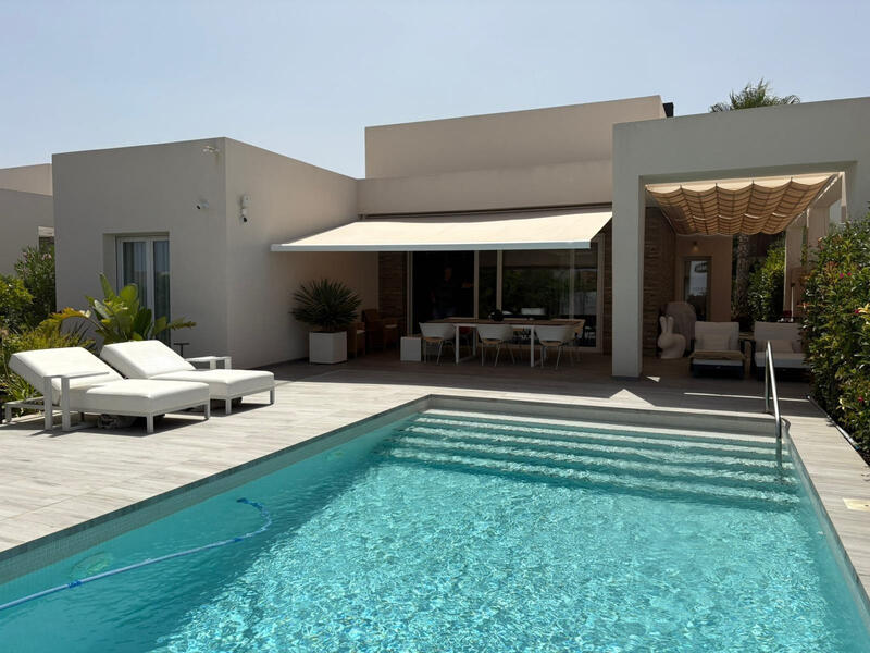 Villa til salgs i Algorfa, Alicante