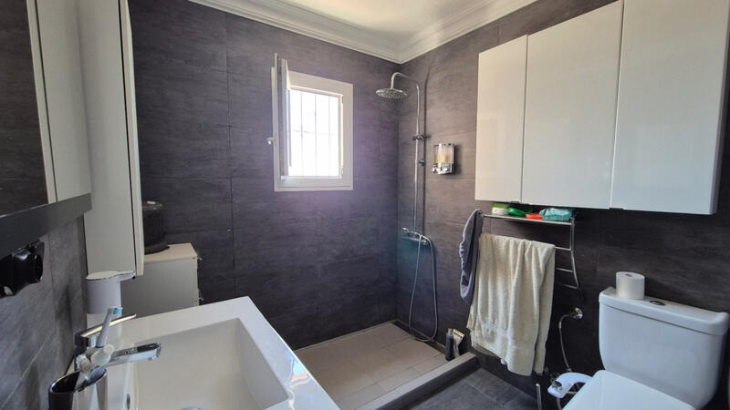 3 slaapkamer Gezinswoning Te koop