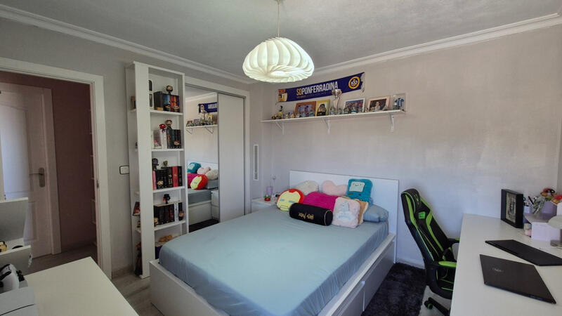 3 slaapkamer Gezinswoning Te koop