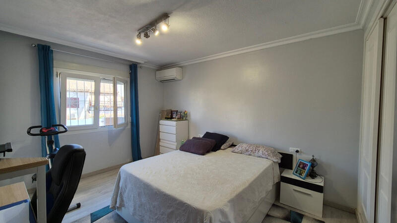 3 slaapkamer Gezinswoning Te koop