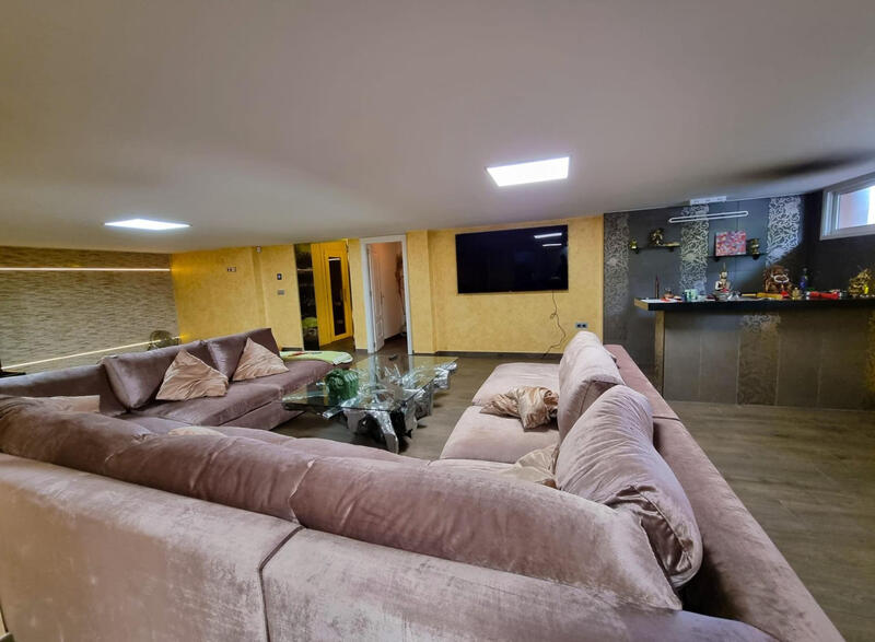 5 bedroom Villa for sale