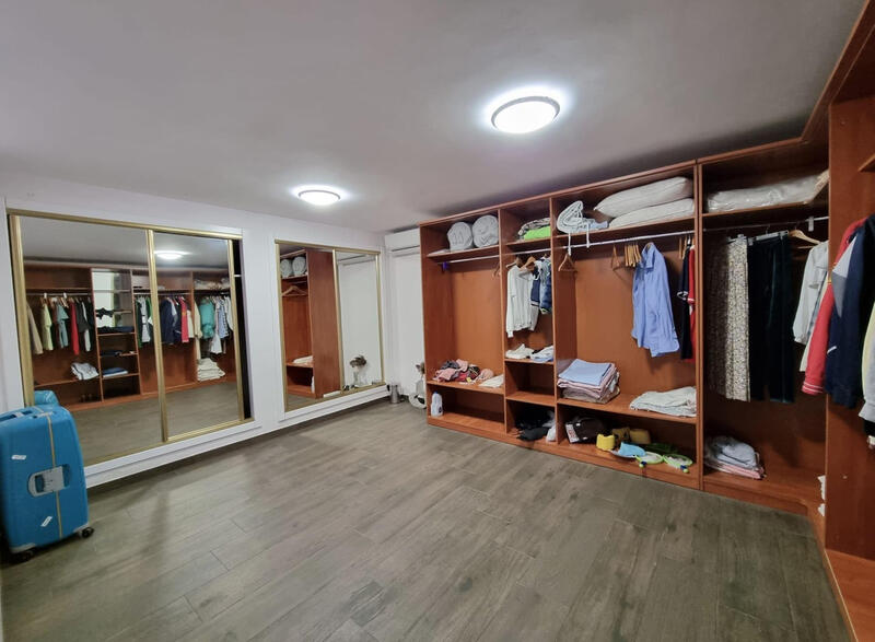 5 bedroom Villa for sale
