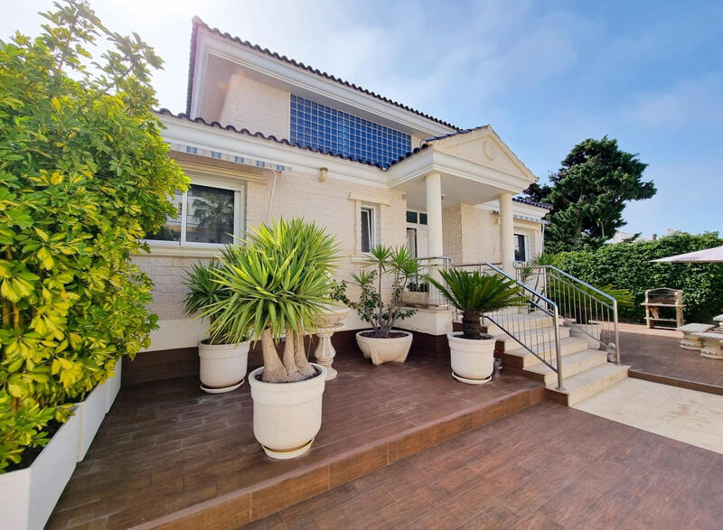 5 bedroom Villa for sale