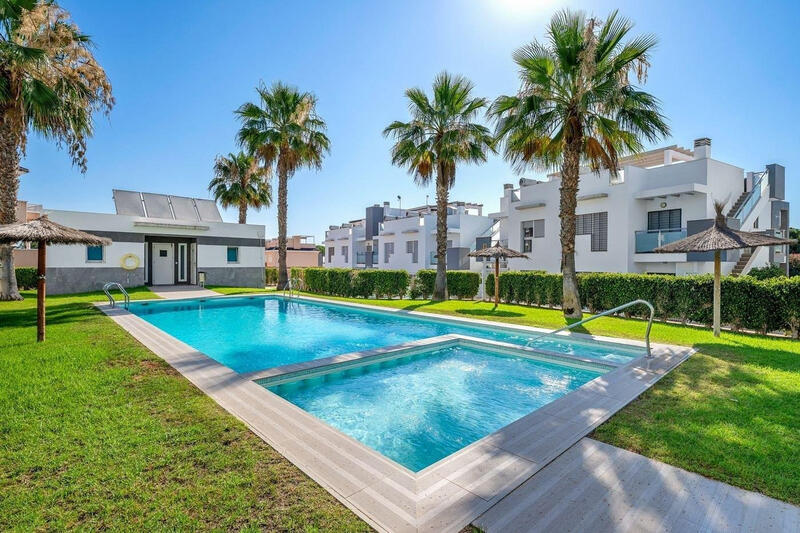 Apartamento en venta en Torrevieja, Alicante