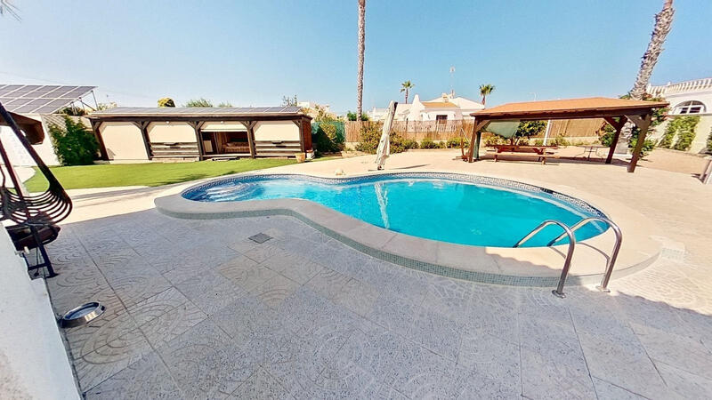 Villa zu verkaufen in Torrevieja, Alicante
