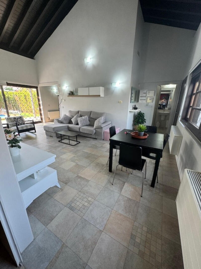 вилла продается в Torrevieja, Alicante