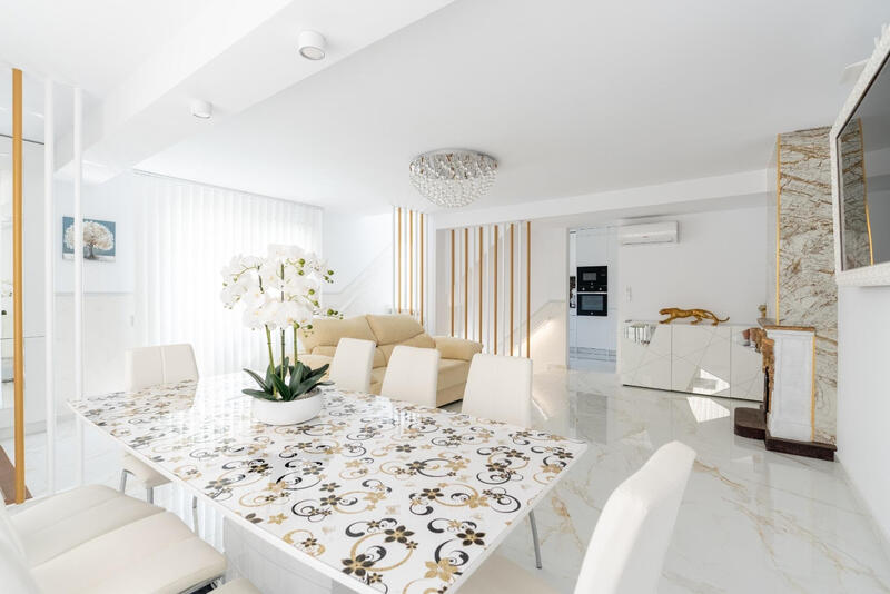 4 bedroom Townhouse for sale