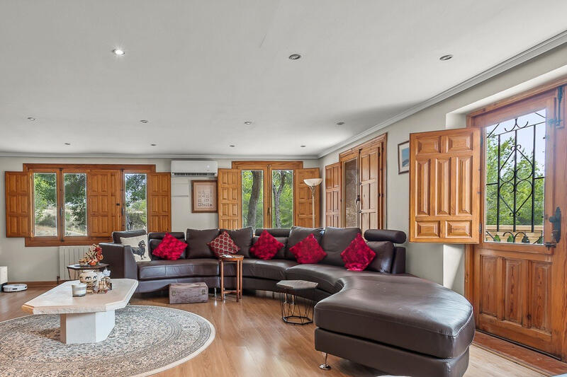 4 bedroom Country House for sale