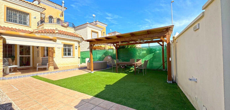 Villa til salg i Guardamar del Segura, Alicante