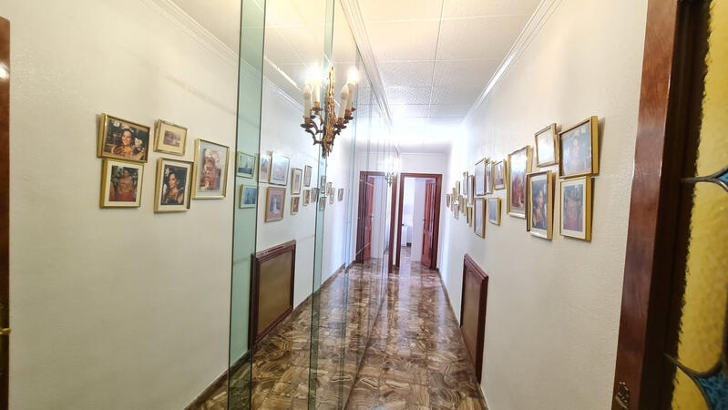 4 slaapkamer Gezinswoning Te koop