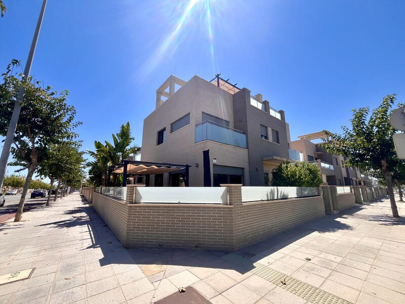 Villa Te koop in Torre de la Horadada, Alicante