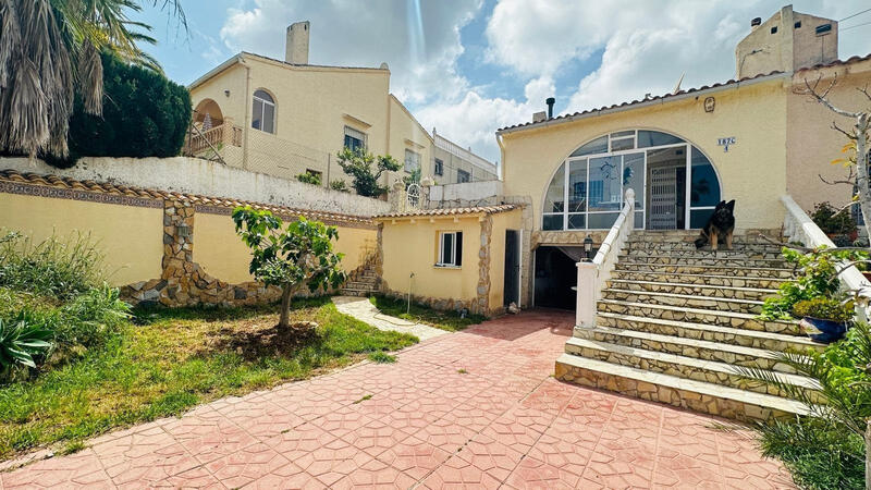 2 bedroom Townhouse for sale